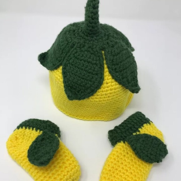 Yellow Squash Crochet Knit baby beanie & booties - Picture 2 of 2